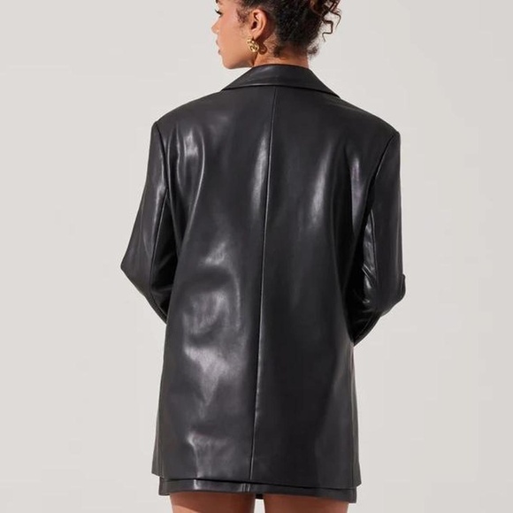 H&M Vegan Leather Oversized Blazer in Black - Picture 2 of 13